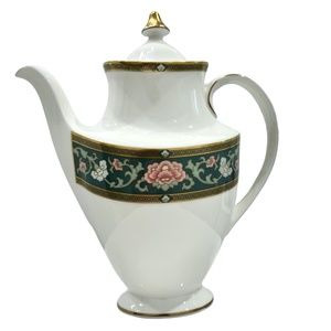 ROYAL DOULTON TUDOR COURT COFFEE POT WITH LID